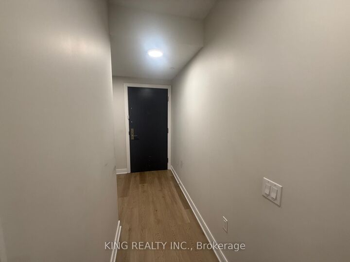 Property Photo:  86 Dundas Street E 411  ON L5A 0B1 