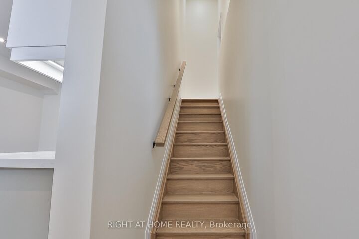 Property Photo:  39 Fifteenth Street 2  ON M8V 3J3 