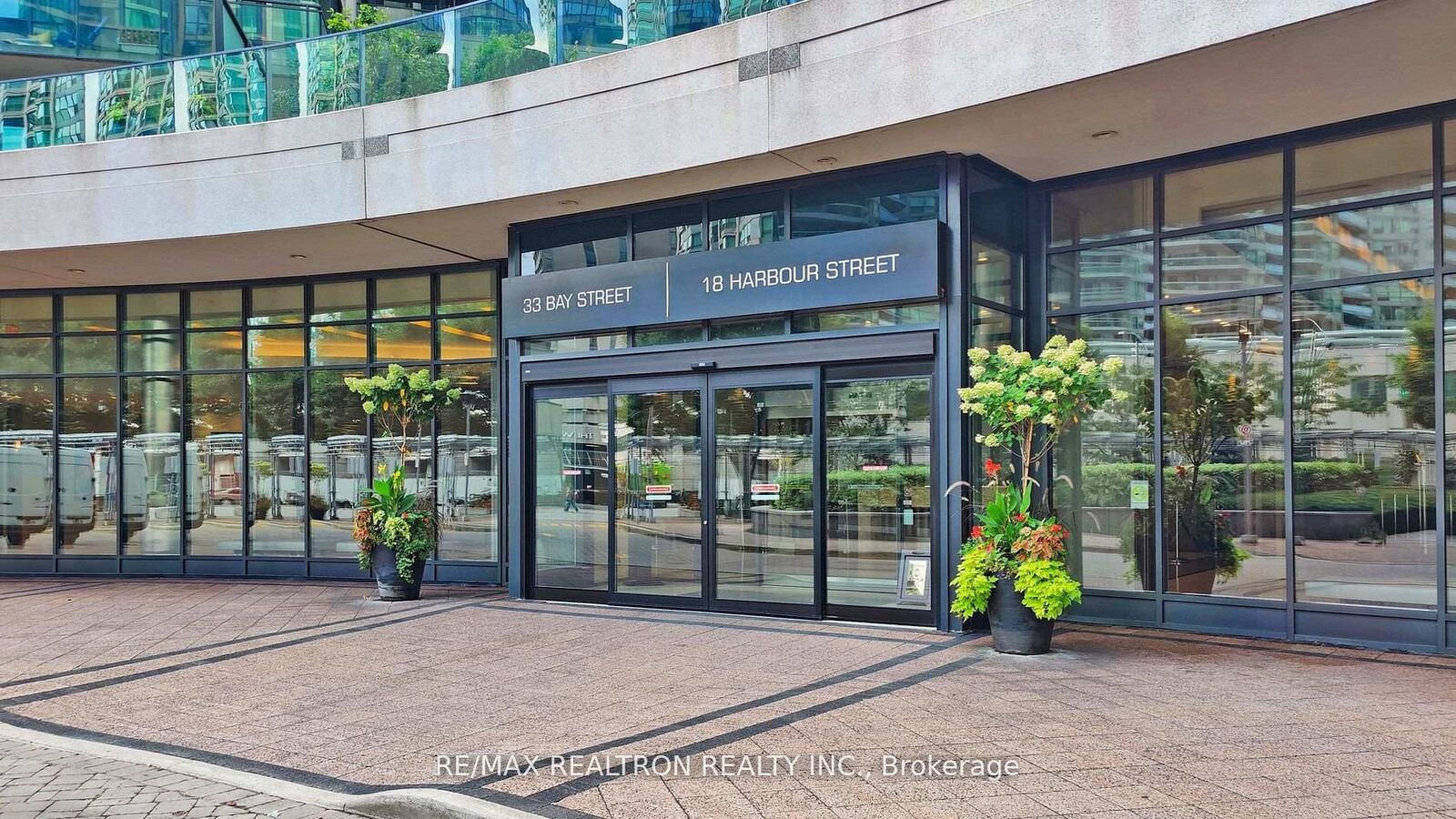 Property Photo:  18 Harbour Street 2104  ON M5J 2Z6 