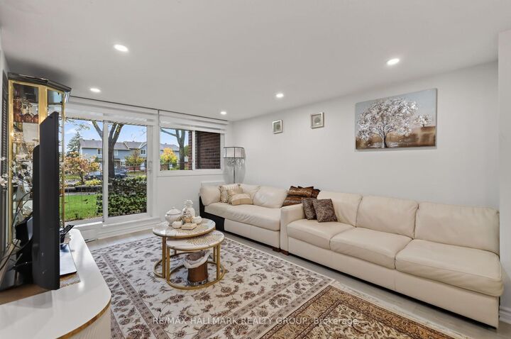 Property Photo:  6532 Bilberry Drive 102  ON K1C 4N9 