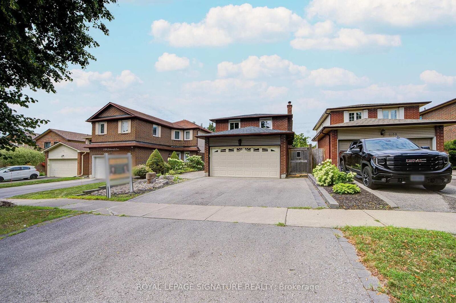 Property Photo:  1132 Cedarcroft Crescent  ON L1X 1R8 
