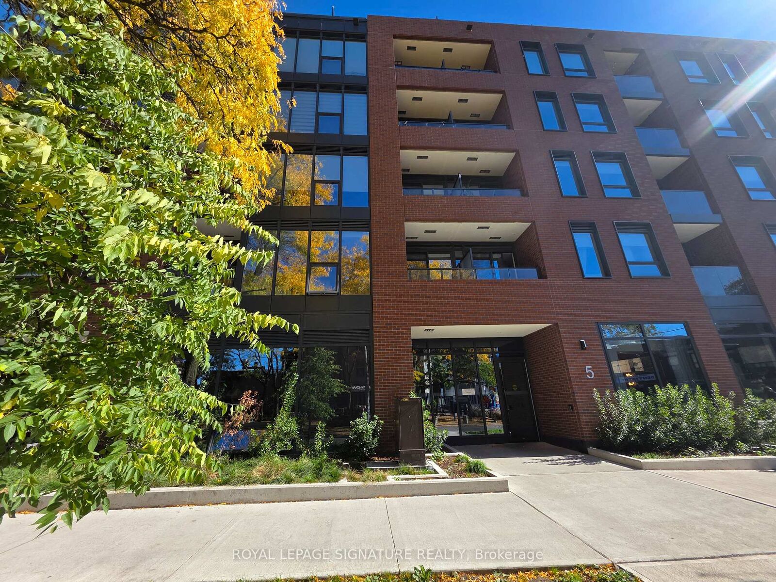Property Photo:  5 Lakeview Avenue 505  ON M6J 0H3 