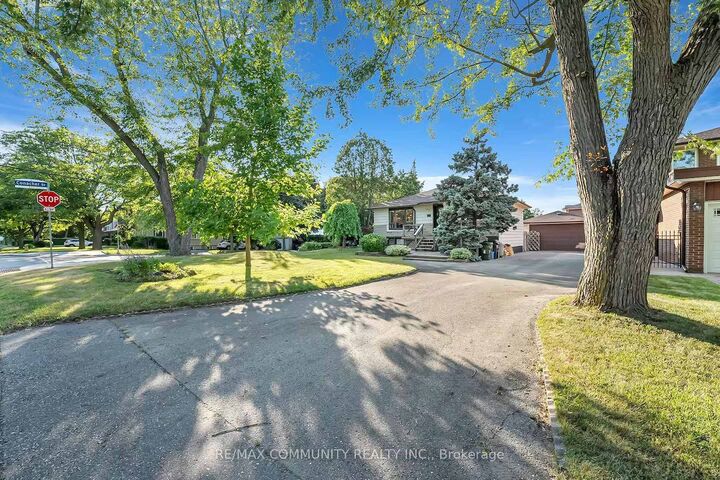 Property Photo:  446 Ruth Avenue  ON M2M 2J3 