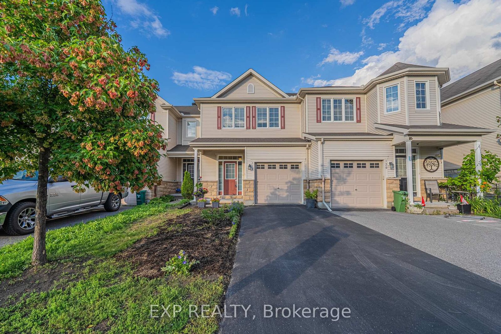 Property Photo:  118 Laramie Crescent  ON K2J 5Z8 