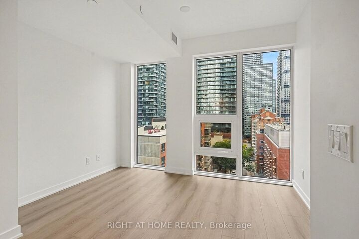 Property Photo:  100 Queen Street E 1203  ON M5C 0B5 