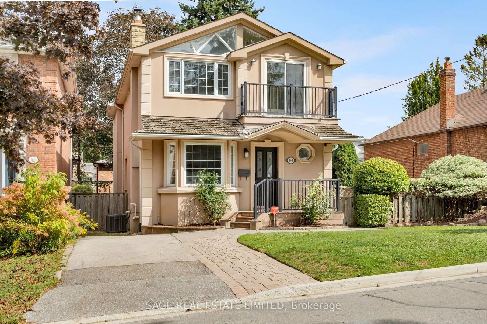 Property Photo:  161 Banff Road  ON M4P 2P9 