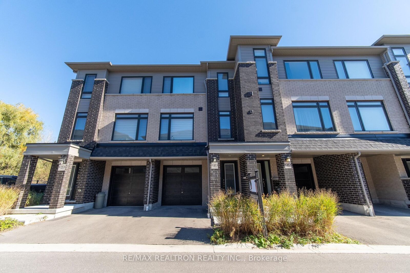 Property Photo:  69 Emmas Way  ON L1R 3K4 