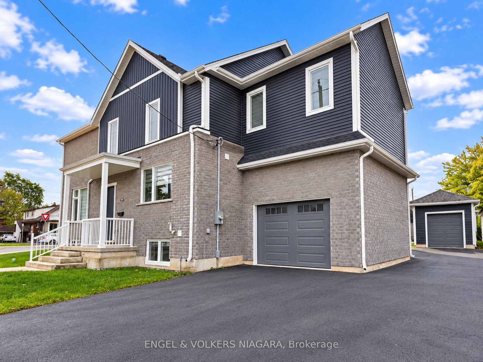 Property Photo:  4499 Fourth Avenue  ON L2E 4N4 