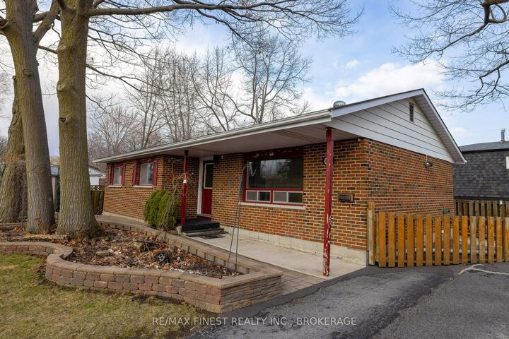 Property Photo:  628 Stanford Street  ON K7M 6A1 