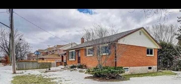 Property Photo:  1038 Glendor Avenue Upper  ON L7R 3V2 