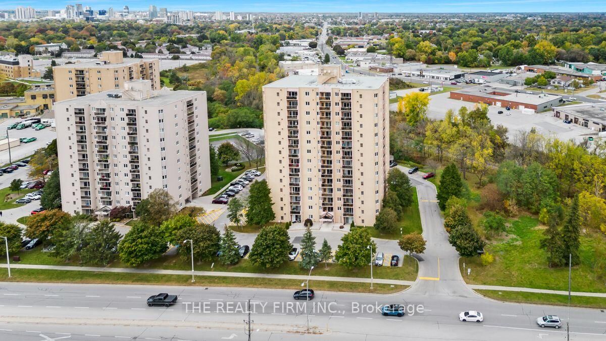 Property Photo:  858 Commissioners Road E 1206  ON N6C 5Y5 