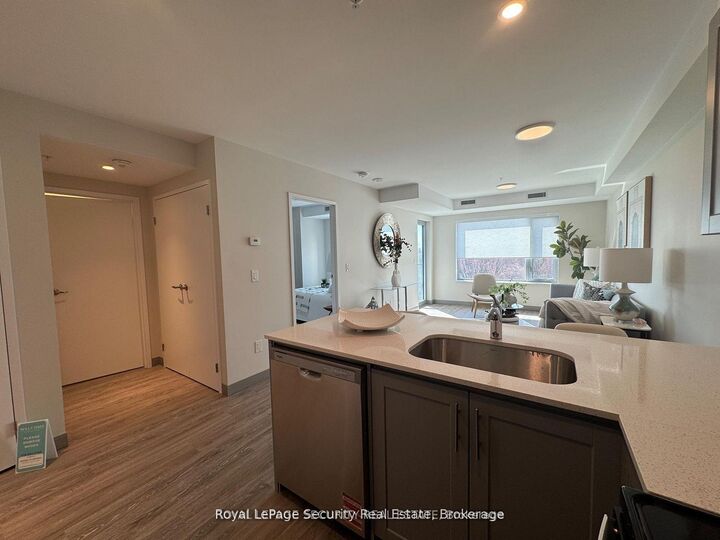 Property Photo:  1015 Innisfil Beach Road 710  ON L9S 1T3 