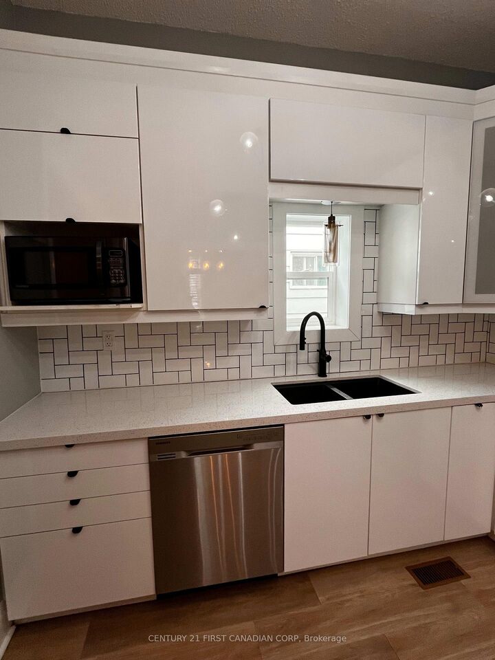 Property Photo:  223 Waterloo Street  ON N6B 2N2 