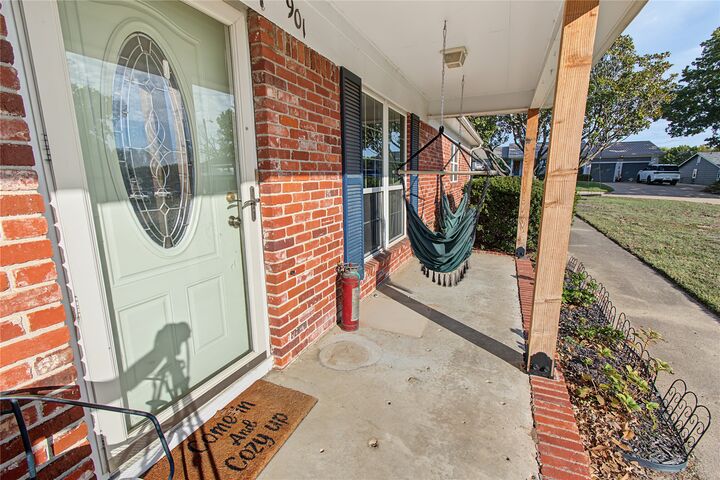 Property Photo:  901 Erie St  OK 74403 