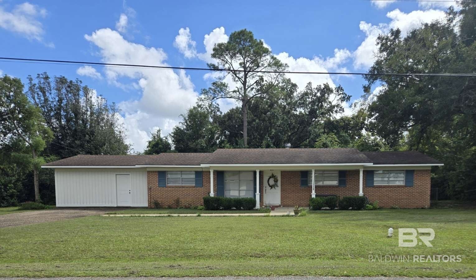 Property Photo:  417 W Berry Avenue  AL 36535 