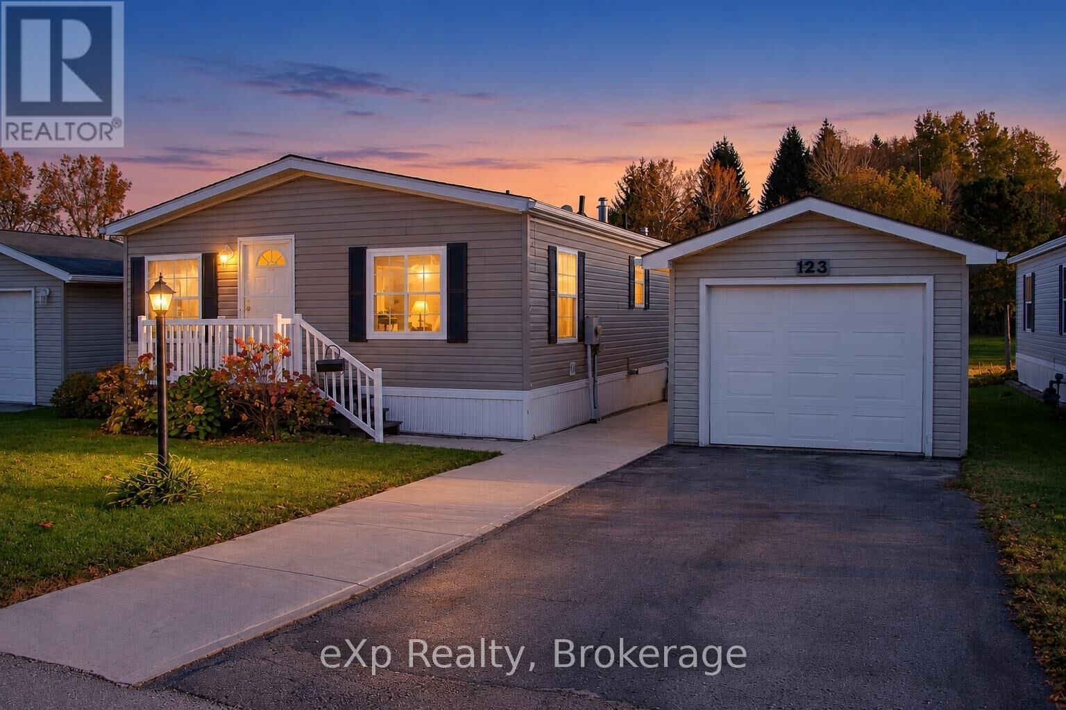 Property Photo:  123 Rosewood Drive  ON N4K 5N5 