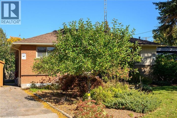 Property Photo:  6 Sandringham Avenue  ON L9C 2H4 