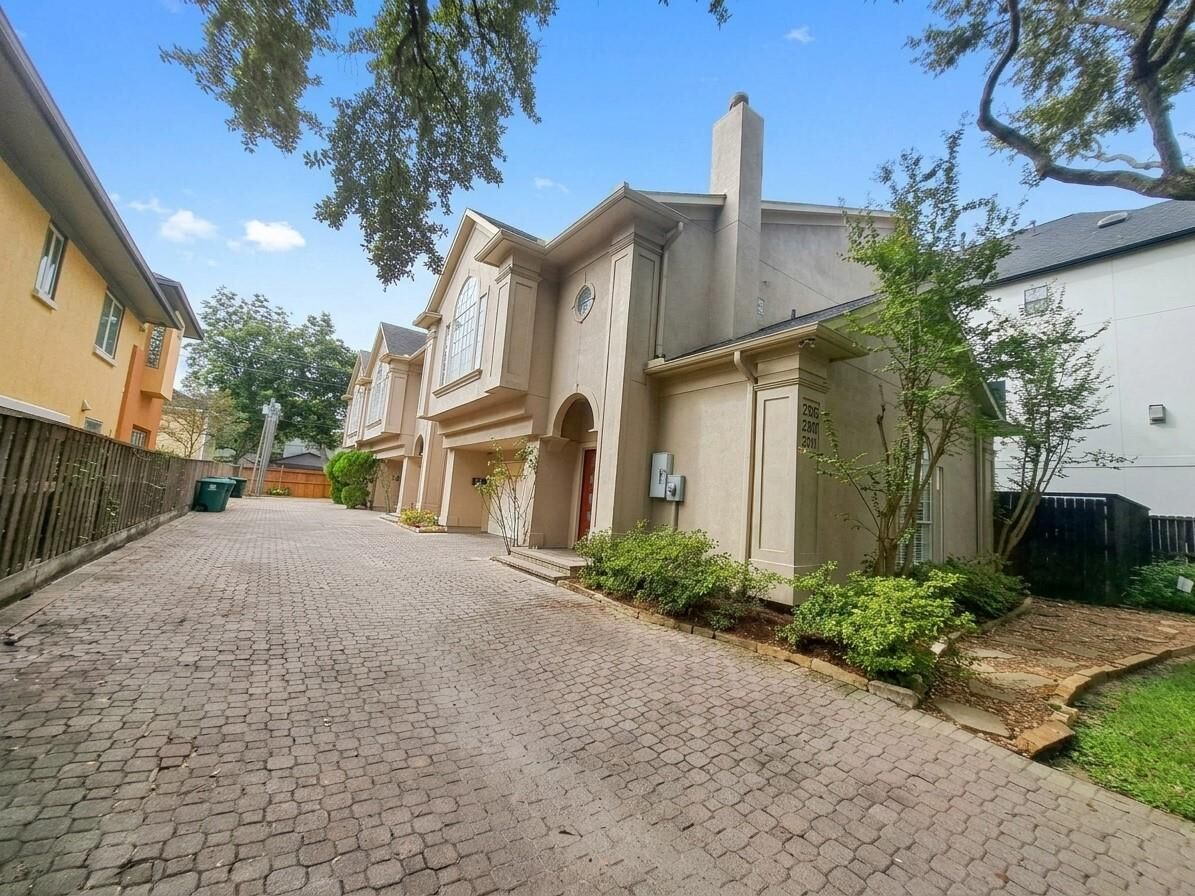 Property Photo:  2413 Dorrington Street  TX 77030 