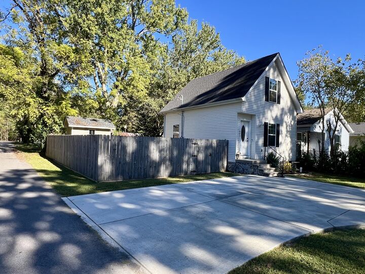 Property Photo:  803 E Grizzard St  TN 37388 
