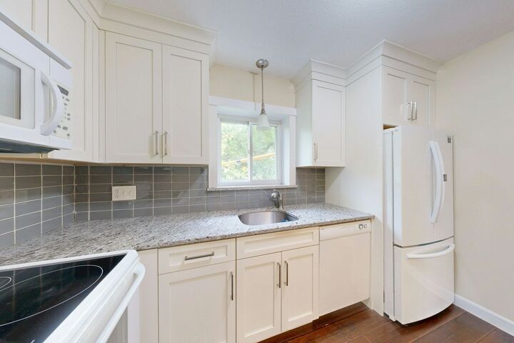 Property Photo:  89 Walnut St 5  MA 02460 