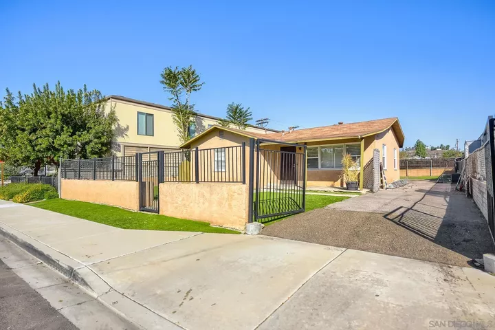 Property Photo: 12312 Parkside St CA 92040