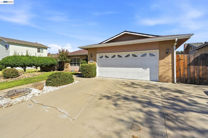 Property Photo:  1732 Rose Ave  CA 95307 