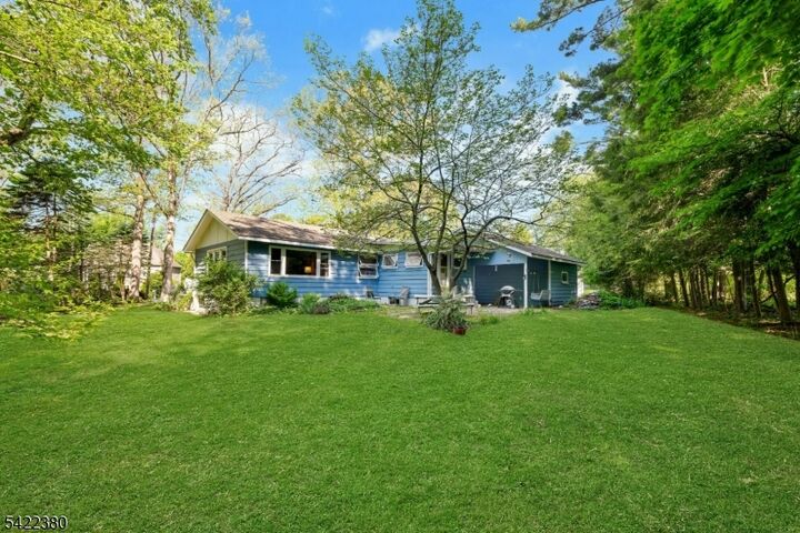 Property Photo:  23 Cottonwood Ct  NJ 07460 