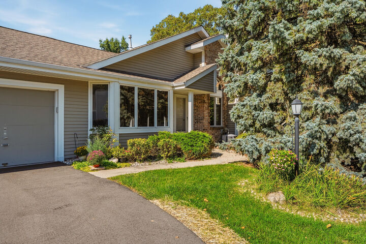 Property Photo:  115 E Sutton Pl  WI 53188 