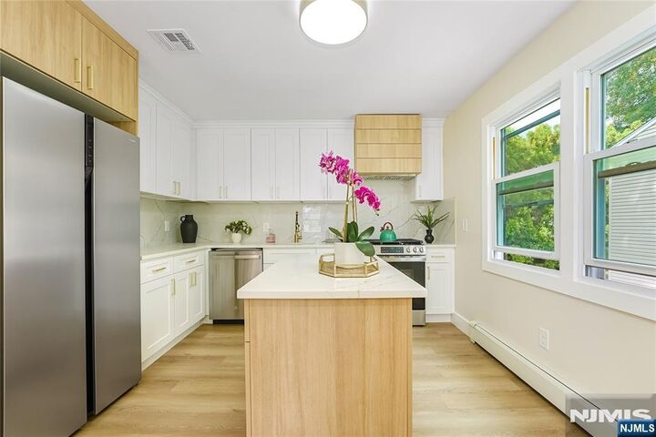 Property Photo:  26 Pavonia Avenue  NJ 07630 