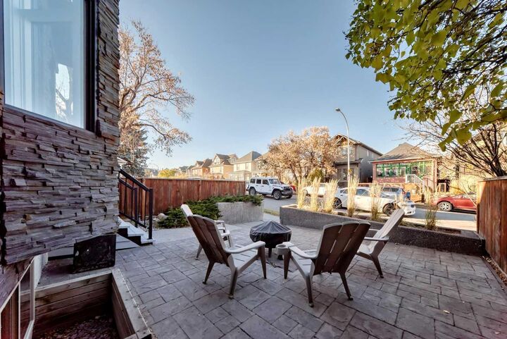 Property Photo:  1031 19 Avenue SE  AB T2G 1M1 