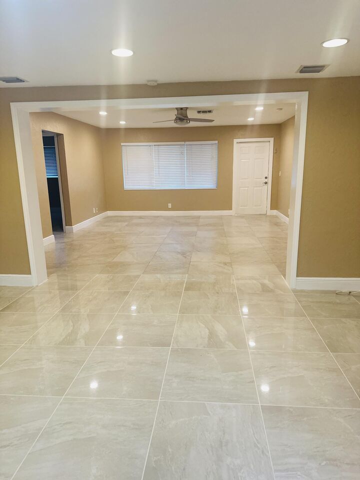 Property Photo: 1083 SW 25th Place FL 33426