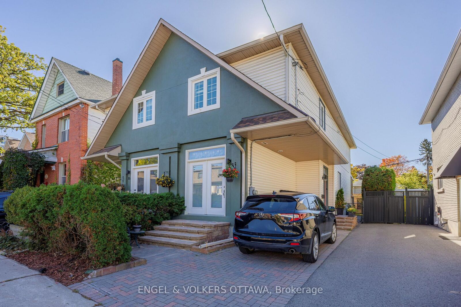 Property Photo:  14 Prince Albert Street  ON K1K 2A4 