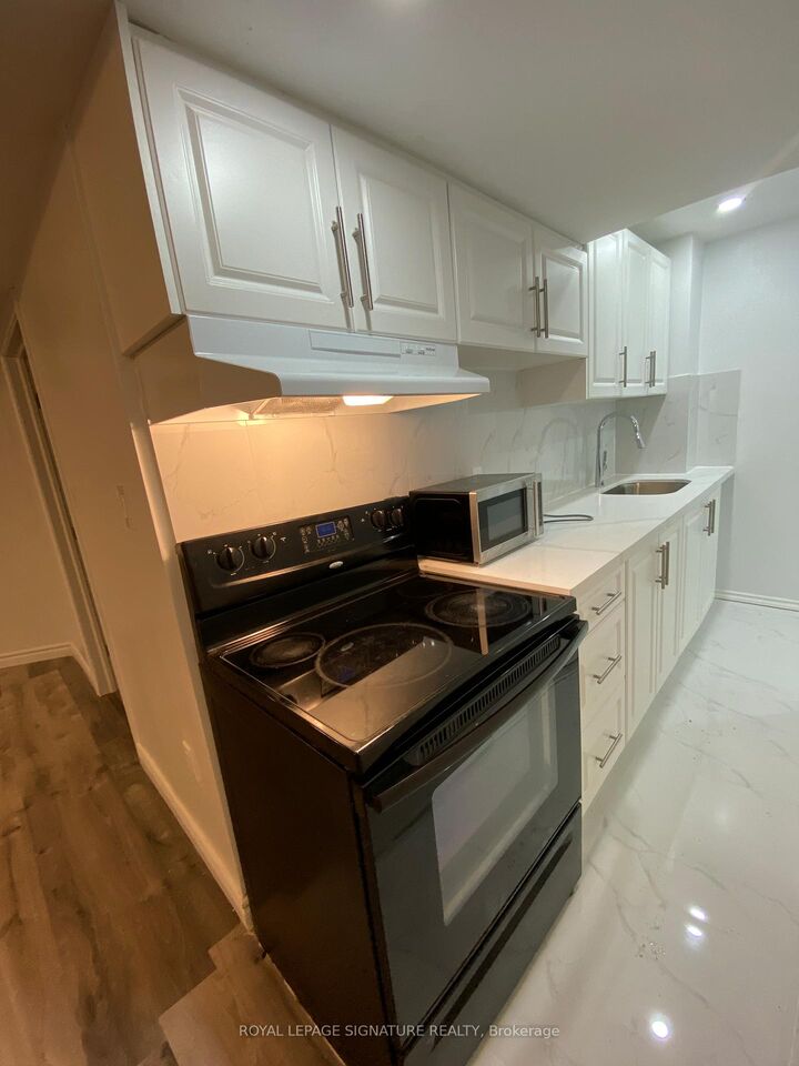 Property Photo:  123 Mildenhall Place Lower Level  ON L1M 0E4 