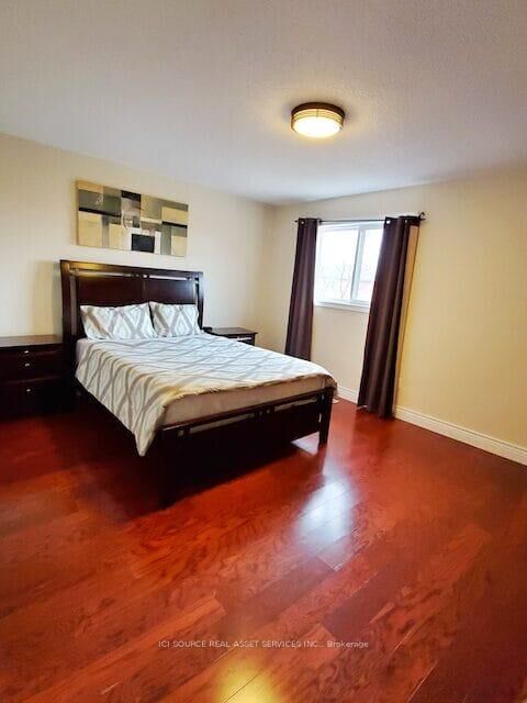 Property Photo: 5164 Palomar Crescent Upper ON L5R 2W9