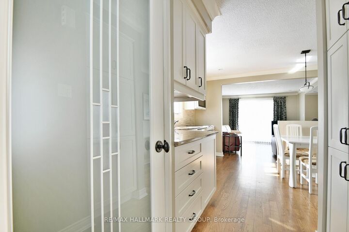 Property Photo:  886 Trojan Avenue  ON K1K 2R2 