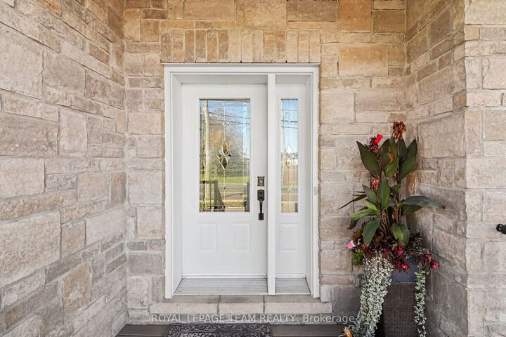Property Photo:  624 St Lawrence Street  ON K0C 2K0 