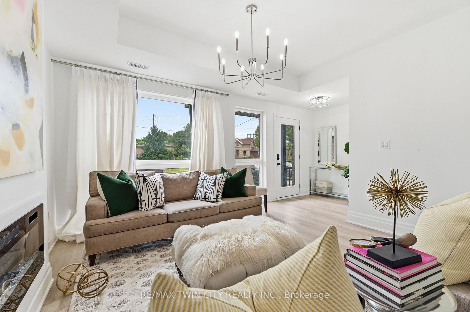 Property Photo:  37 Edwin Street 1  ON N3T 4X7 