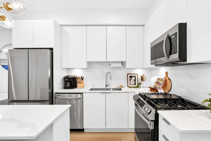 Property Photo:  2331 Kelly Avenue 203  BC V3C 0T4 