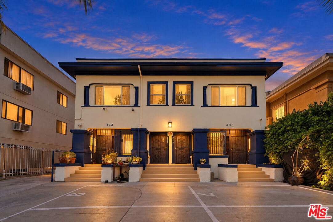 Property Photo:  831 S Catalina St, Unit 1/2  CA 90005 