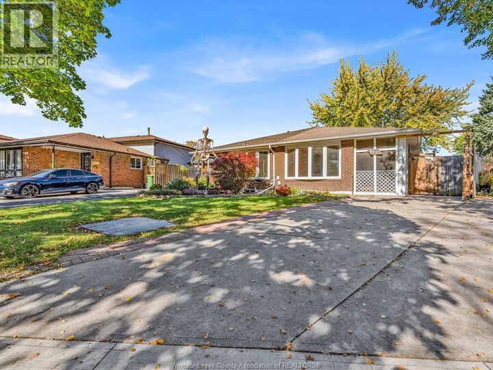 Property Photo:  9832 Lynngrove Crescent  ON N8R 1B9 