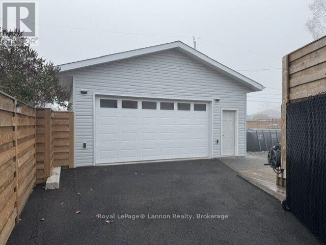 Property Photo:  524 Wiltshire Crescent  ON P7C 4N1 