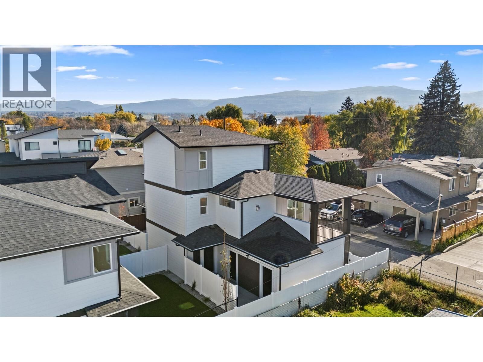 Property Photo:  773 Kinnear Avenue 5  BC V1Y 5B2 