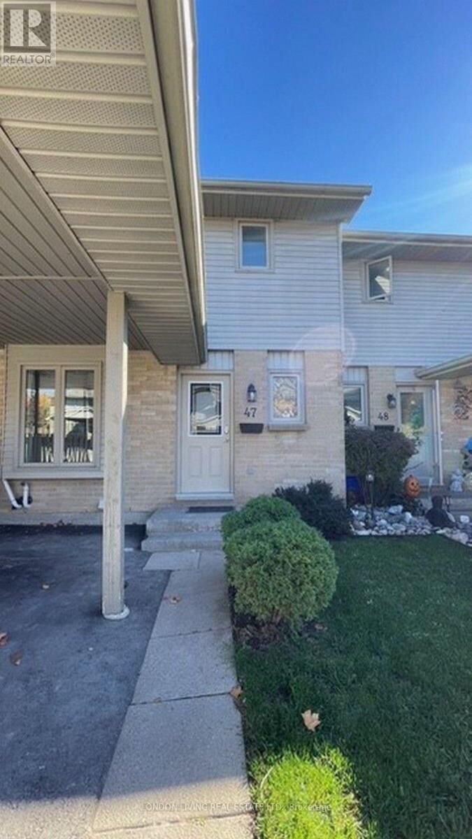 Property Photo:  25 Erica Crescent 47  ON N6E 3R7 