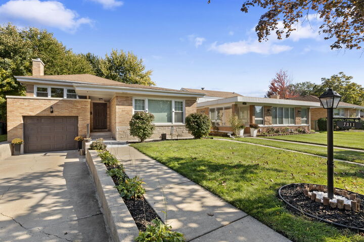 Property Photo:  7311 N Kedvale Avenue  IL 60712 