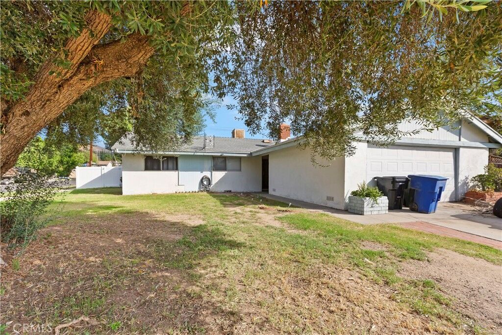 Property Photo: 3843 Conejo CA 92404