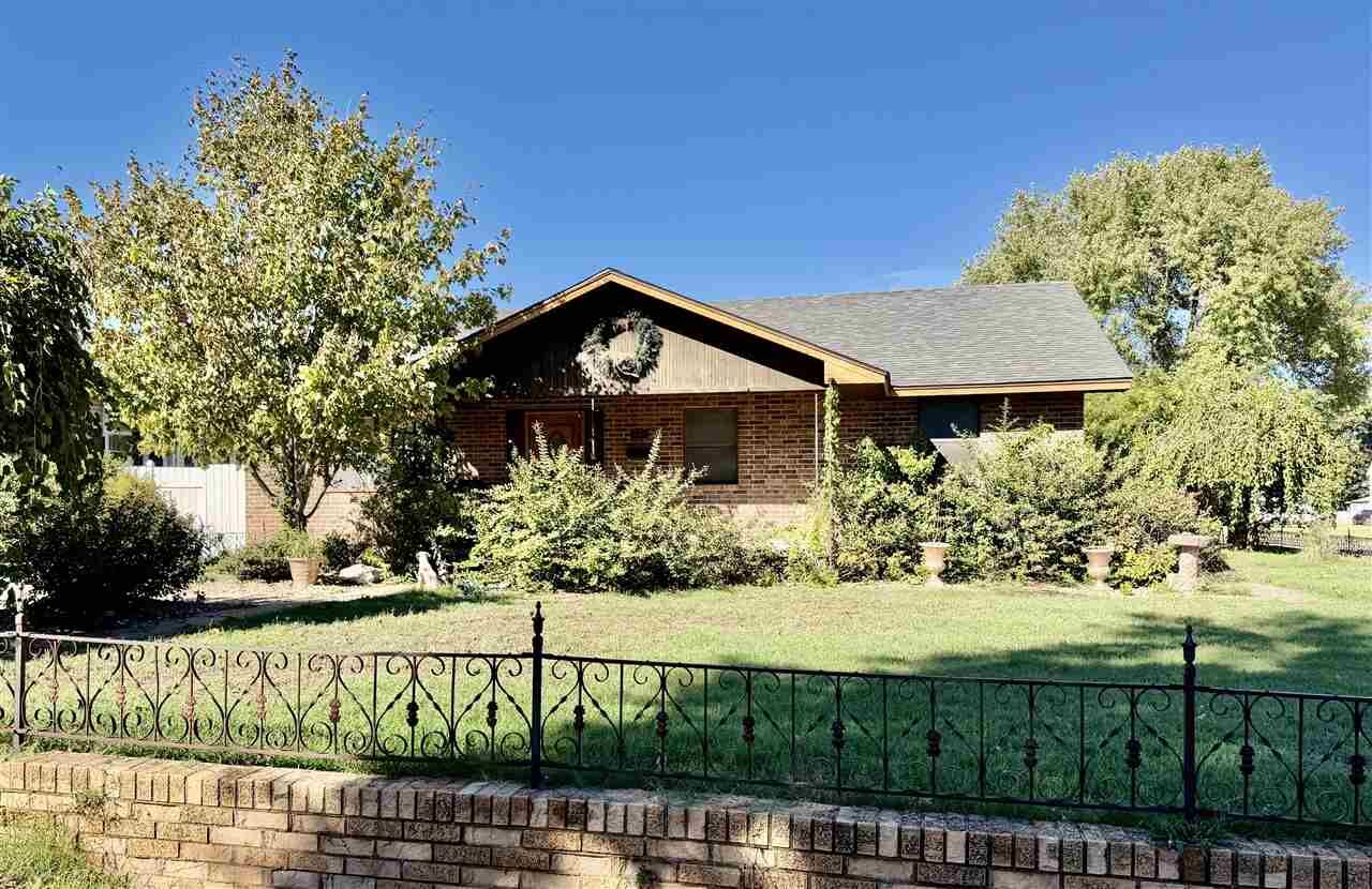 Property Photo: 602 W Blackwell Avenue OK 74631