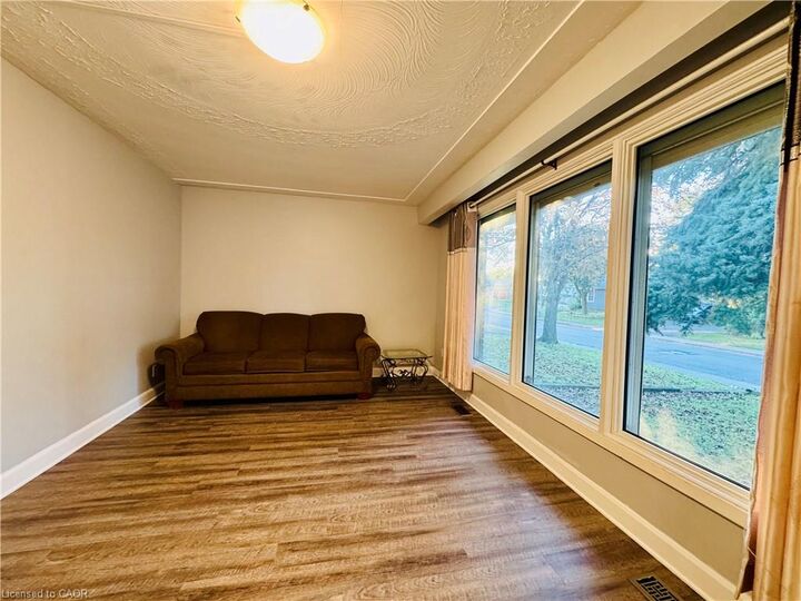 Property Photo:  77 Moxley Drive Main  ON L8T 3Y8 
