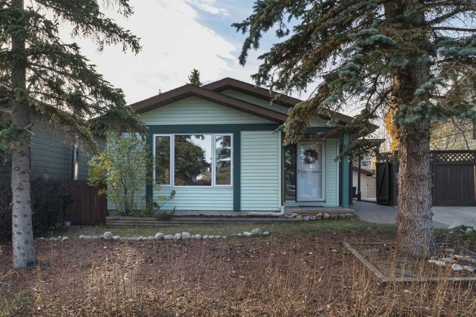 Property Photo: 3 Glenport Road AB T4C 1G8