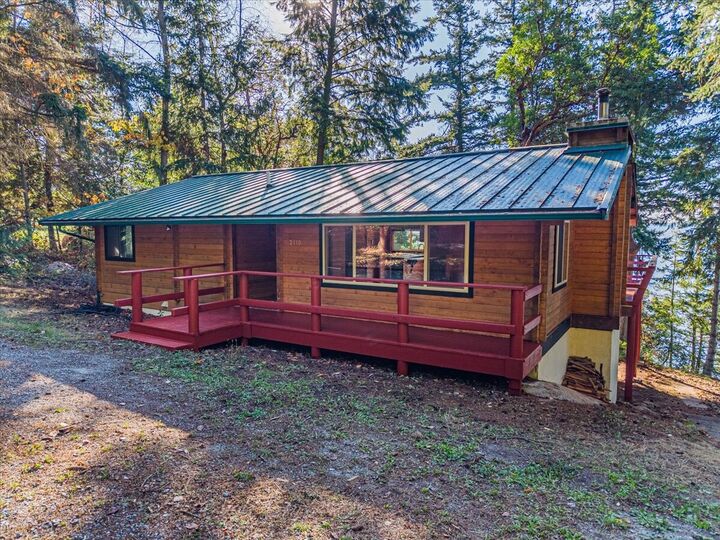 Property Photo:  2110  Gull Way  WA 98282 