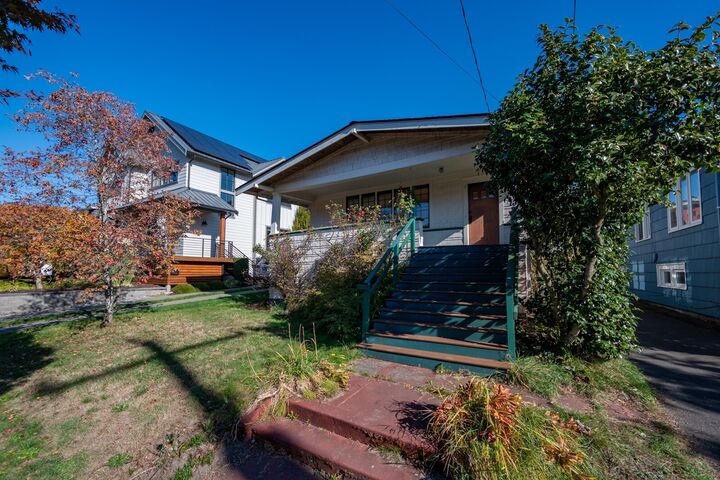 Property Photo:  5818  7th Avenue NW  WA 98107 